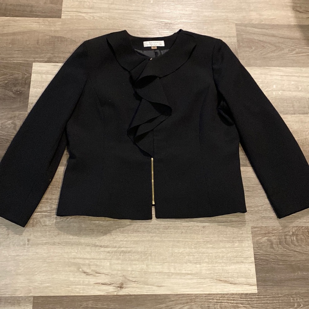 TAHARI Arthur S. Levine you omens black ruffle gold zipper blazer size 18 - Picture 3 of 9